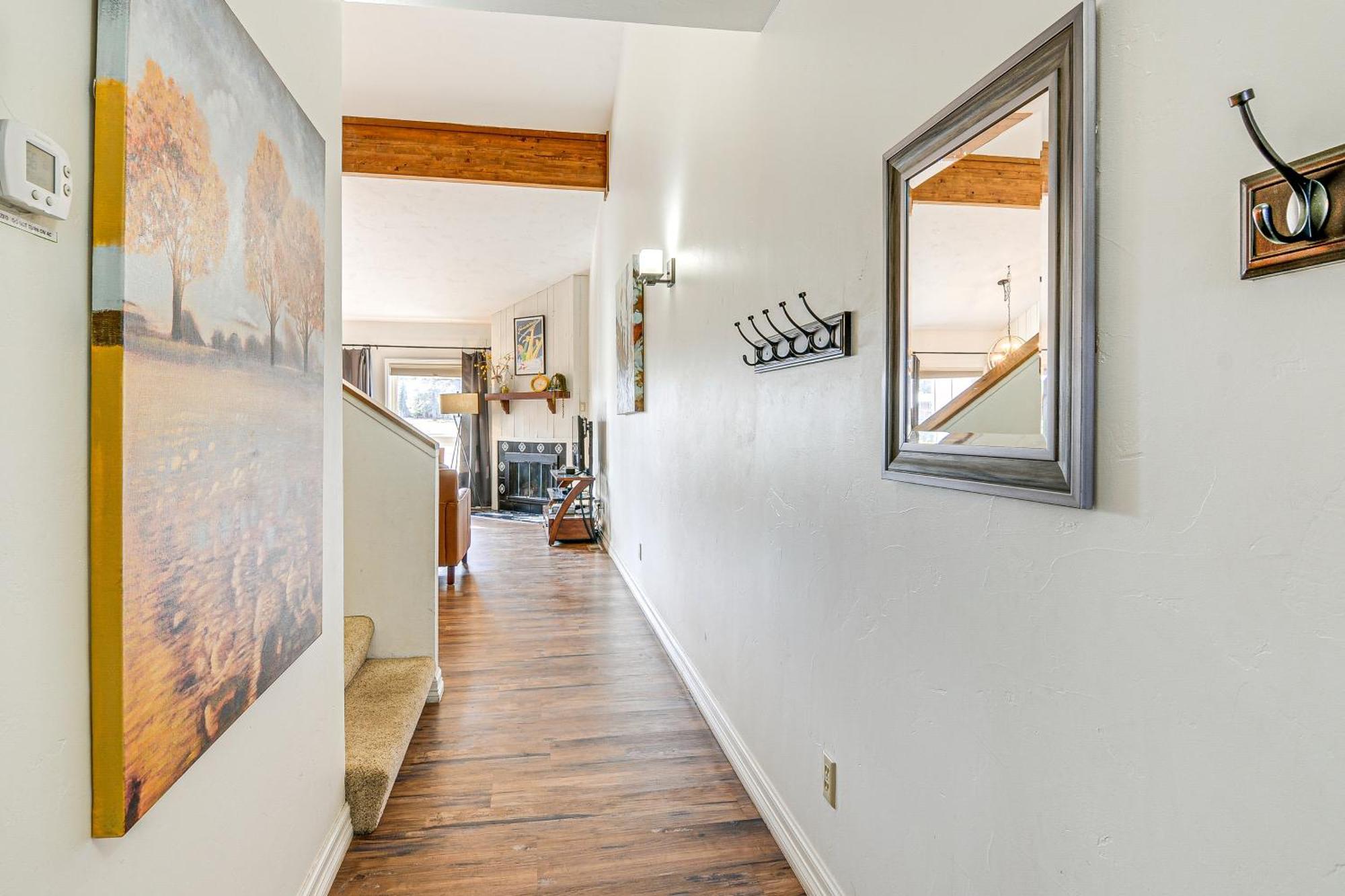 With Grill, Near Wolf Creek! Apartment *